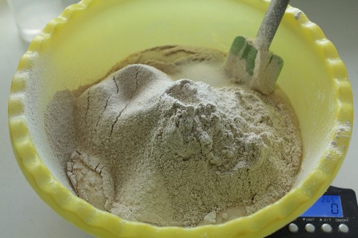Хлеб с цельнозерновой мукой и семенами льна