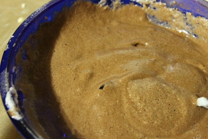 Шоколадный рулет с кремом из манки