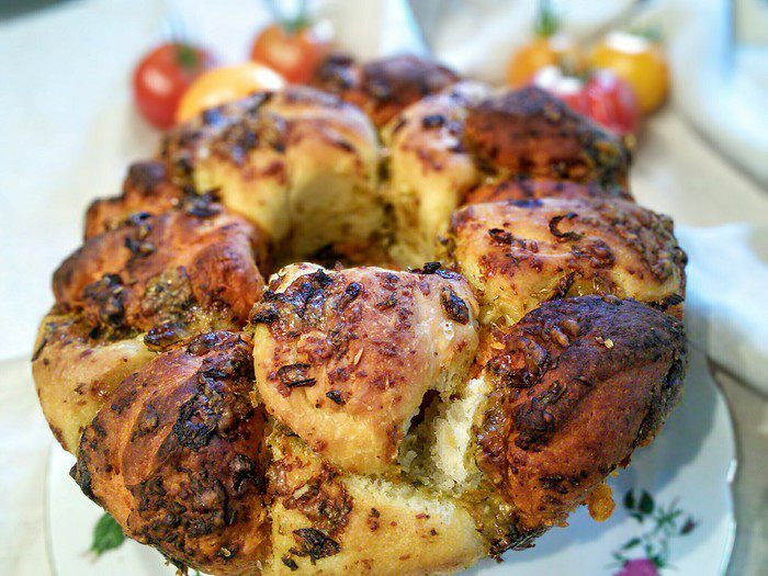 Хлебная пицца из разноцветных шариков (Pizza Monkey Bread) 