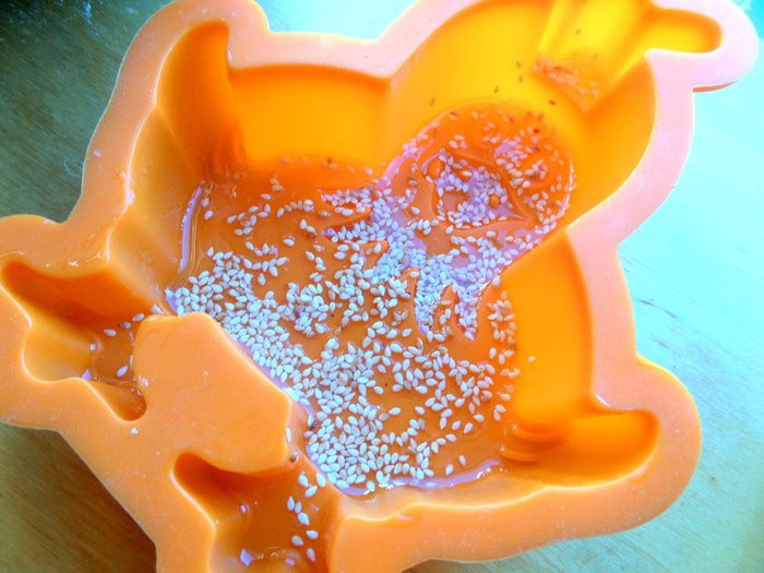 Шарлотка с ананасом и хурмой