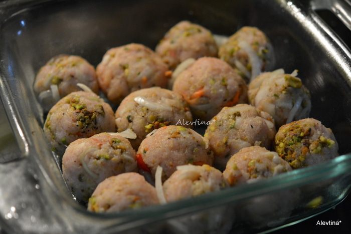 Фрикадельки с фисташками из индюшатины под апельсиновым соусом