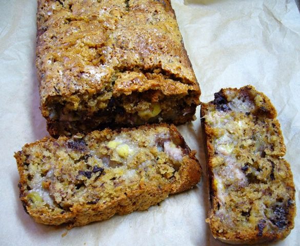 Постный кекс с бананами, шоколадом и кленовым сиропом