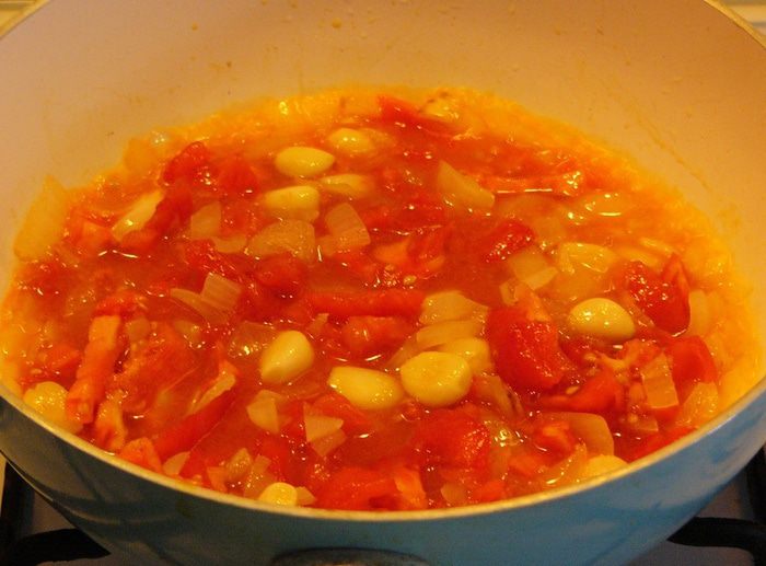 Баклажан, тушеный на оливковом масле с помидорами (Zeytınyaglı patlıcan)