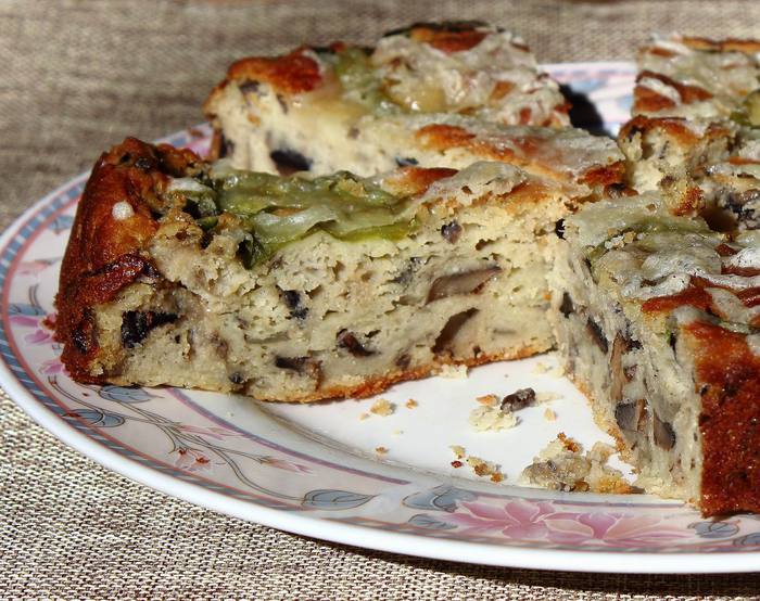 Пирог из кукурузной муки с грибами
