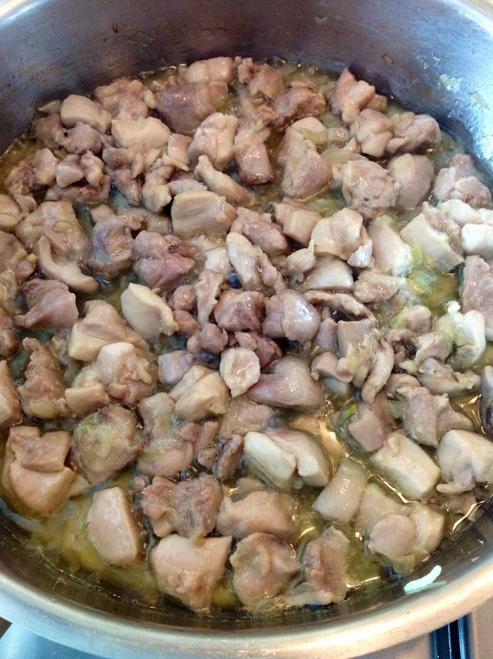 Курица с зеленым горошком и овощами  (Tavuklu bezelye)
