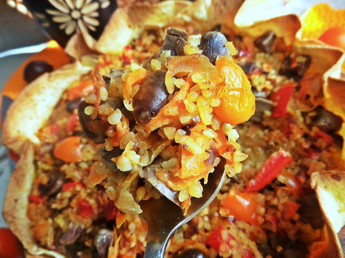 Булгур с сердечками в съедобной тарелке