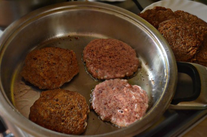 «Башенки» из тыквенных и печеночных оладий