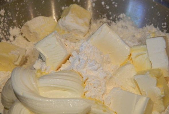 Летний торт с йогуртом и клубникой