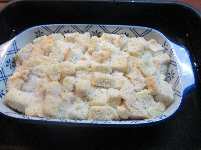 Хлебный пудинг с изюмом и корицей