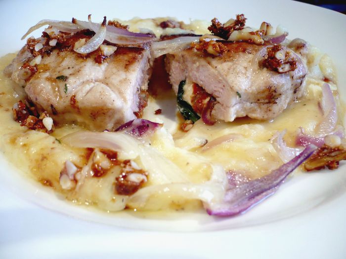 Фаршированные свиные отбивные под ореховой карамелью «Дружба народов»