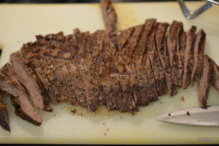 Говядина в красном винном соусе