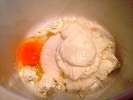Пирог с яблоками и творожной начинкой