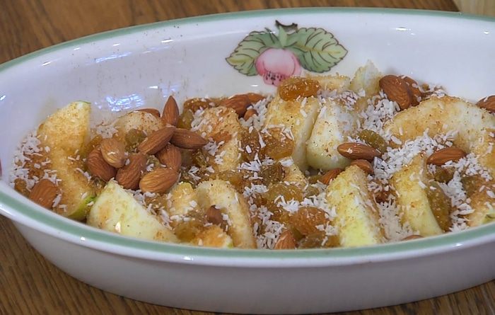 Яблочные дольки под белковым кремом