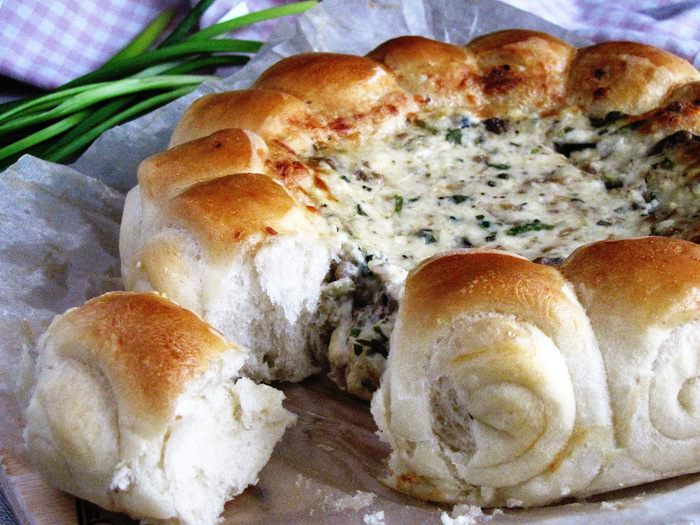 Булочки-роллы с грибным дип-соусом