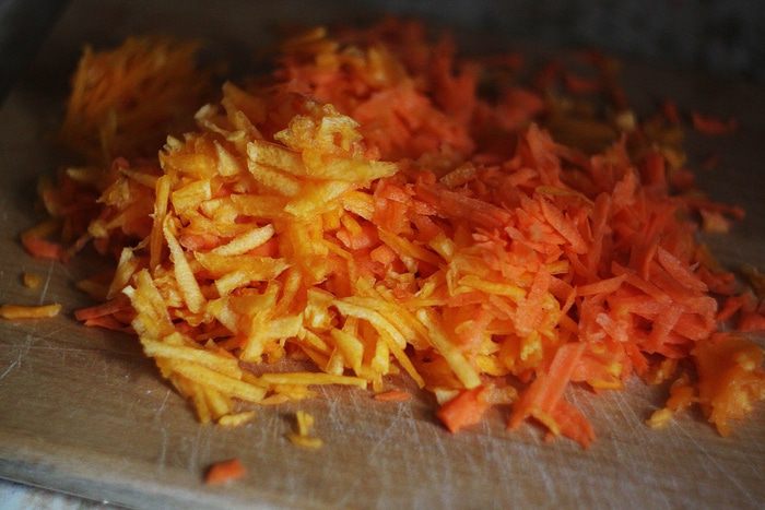 Кекс с тыквой, морковью и орехами