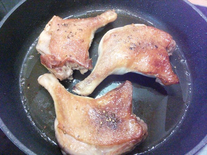 Пряные утиные ножки с грушей 
