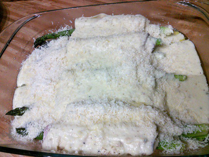 Каннеллони со спаржей под соусом бешамель 