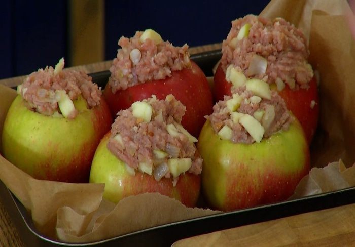 Яблоки, фаршированные телятиной