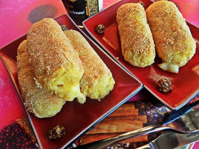 Сырные мини-пирожки с овощами и маслинами