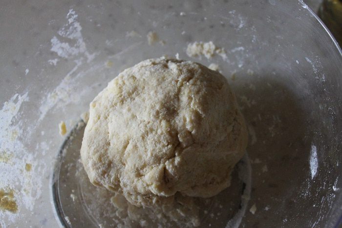 Сливовый пирог с безе
