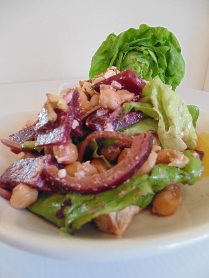 Салат с нутом и свеклой