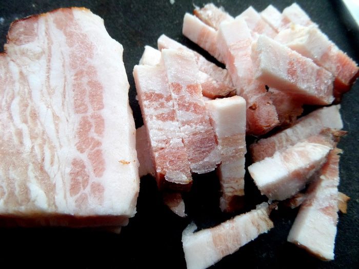 Чечевичный салат с овощами и маслинами