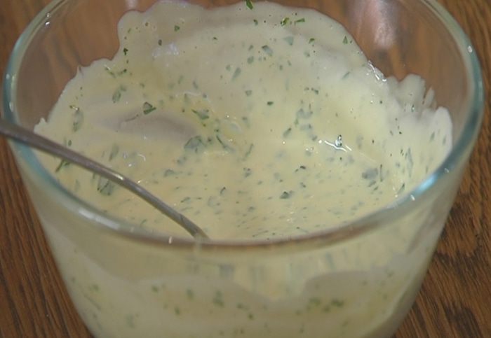 Острый салат из фасоли с креветками