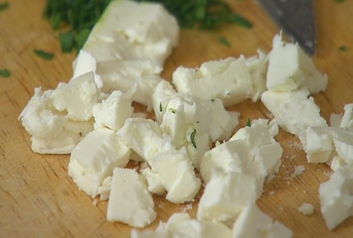 Томатный суп с чечевицей, свеклой и шпинатом