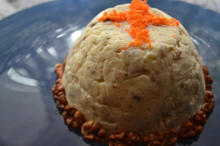 Сливочная пасха с грецкими орехами и финиками