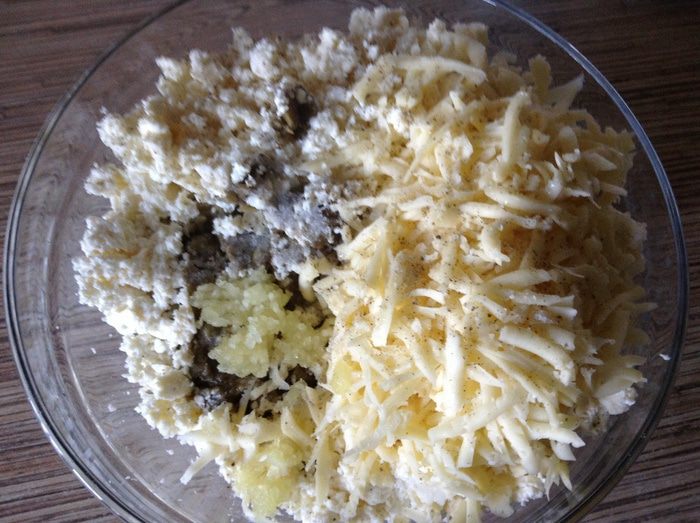 Пирог с баклажанами и адыгейским сыром