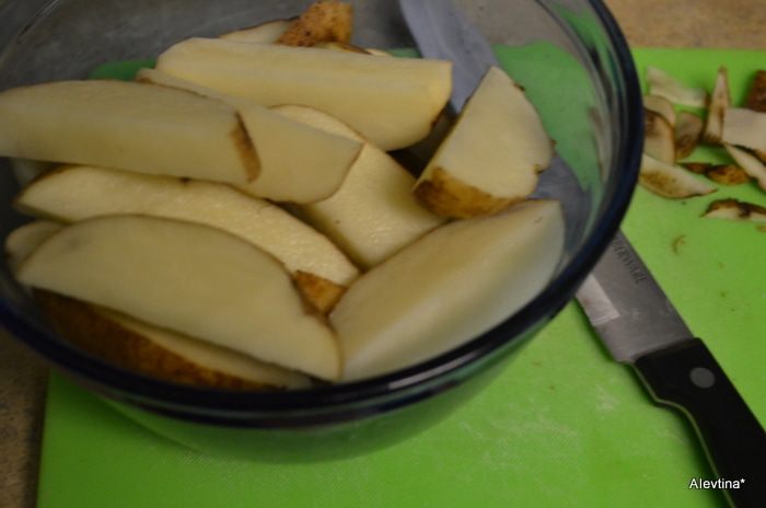 Картофель дольками с пармезаном и розмарином