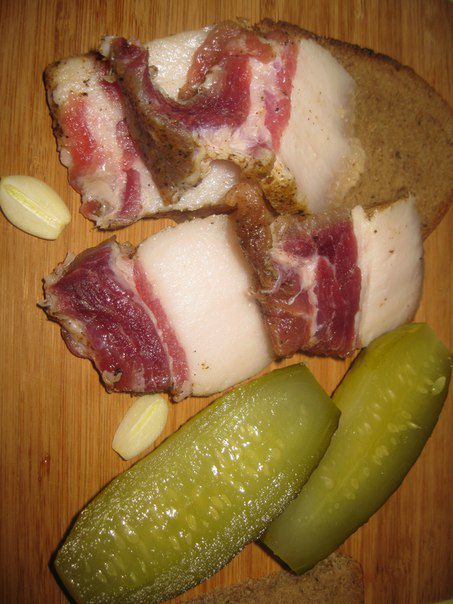 Соленое сало с мясными прослойками
