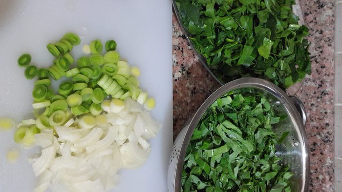 Пироги слоёные со шпинатом, листовой капустой и луком пореем