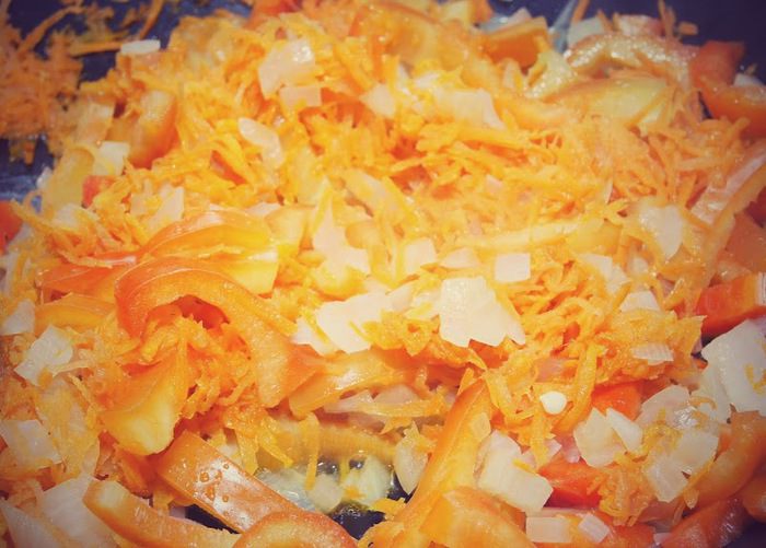 Куриный суп с домашней лапшой и сладким перцем