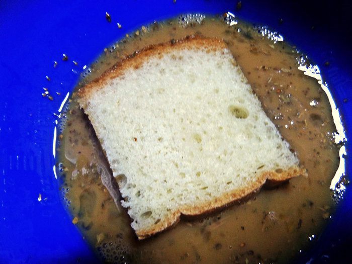 Гренки с овощами под сыром