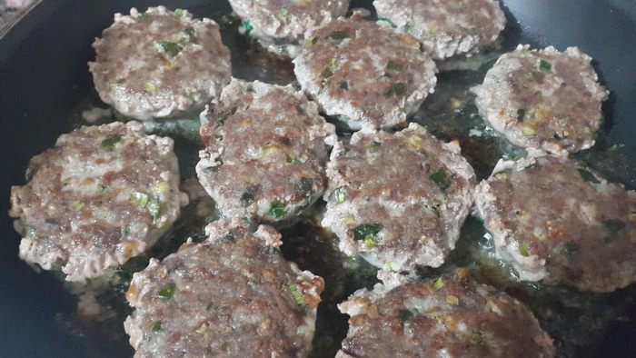 Мясные котлеты с гречкой и кабачковое пюре