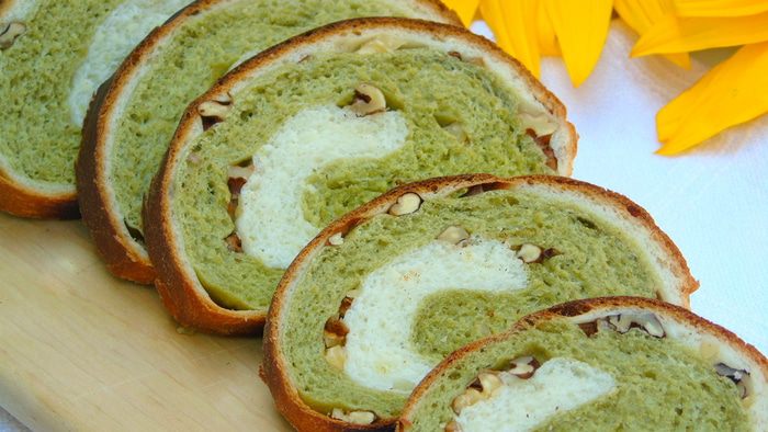 Хлеб с чаем матча и грецким орехом