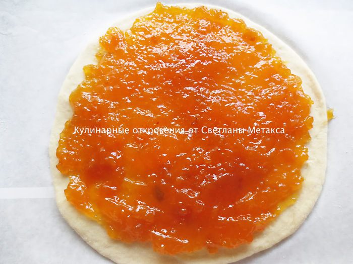 Пирог с начинкой из абрикосового джема (Фигурная выпечка - идея авторская)