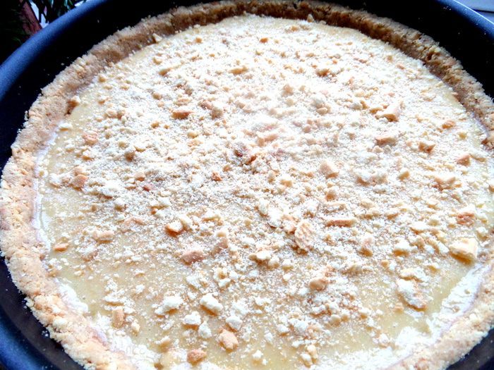 Песочный пирог с кремом на сгущенке