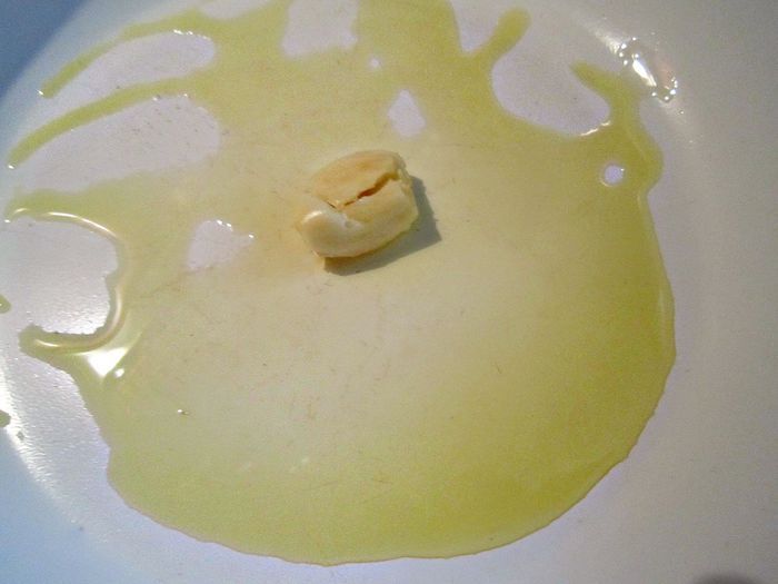 Медальоны в беконе с соусом из каперсов и пастой рисони