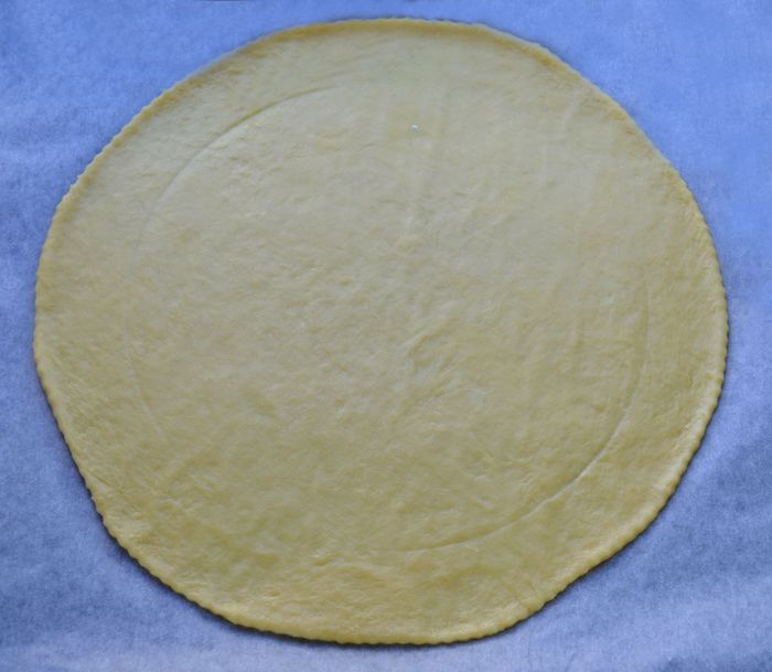 Галета с безе и ягодами