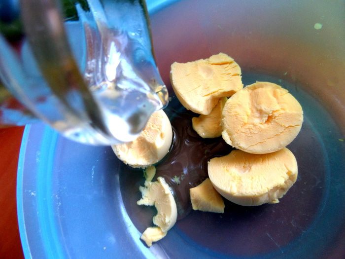 Сырный салат с оливками и авокадо