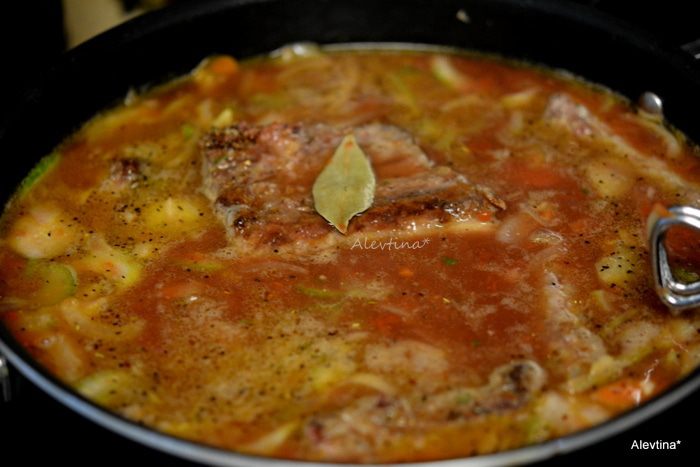 Кобблер с говяжьими ребрышками