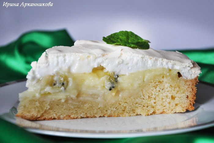 Английский яблочный пай с киви и меренгой