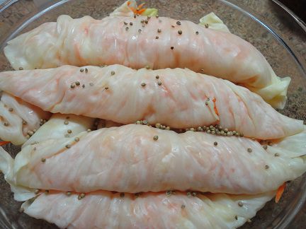 Закусочные рулетики из моркови с капустой