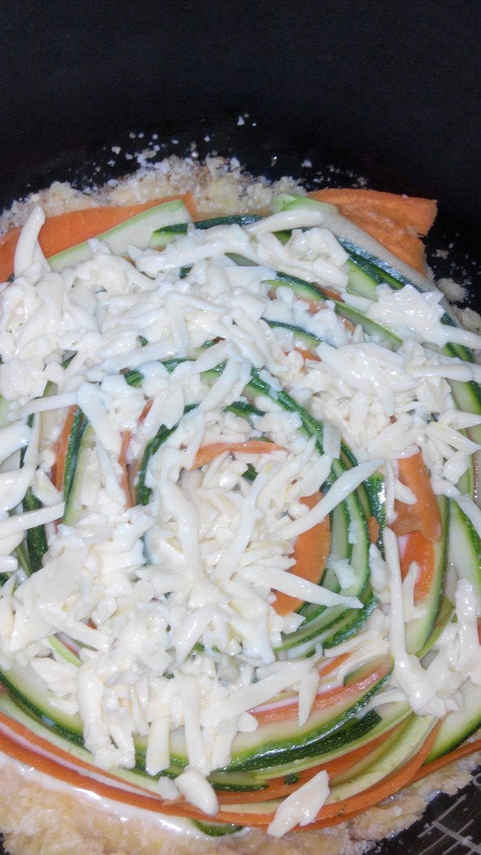 Киш с цукини, морковью, кабачком и сыром