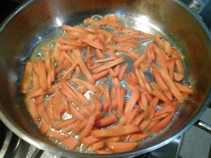 Солнечное рагу с курицей, тыквой и сливами