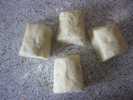 Кифлики слоеные (на виски)