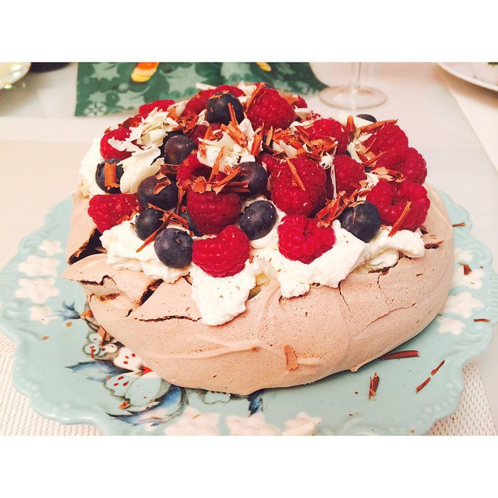 Шоколадный торт &amp;quot;Павлова&amp;quot; с ягодами