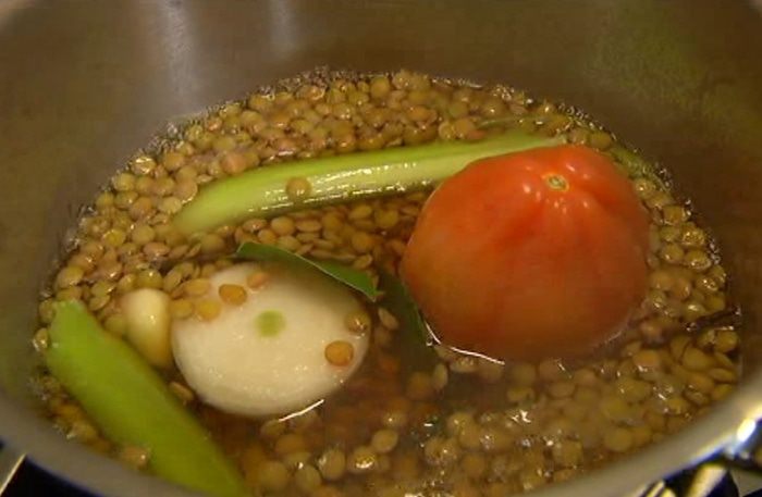 Суп-пюре из чечевицы и фасоли с трюфелем